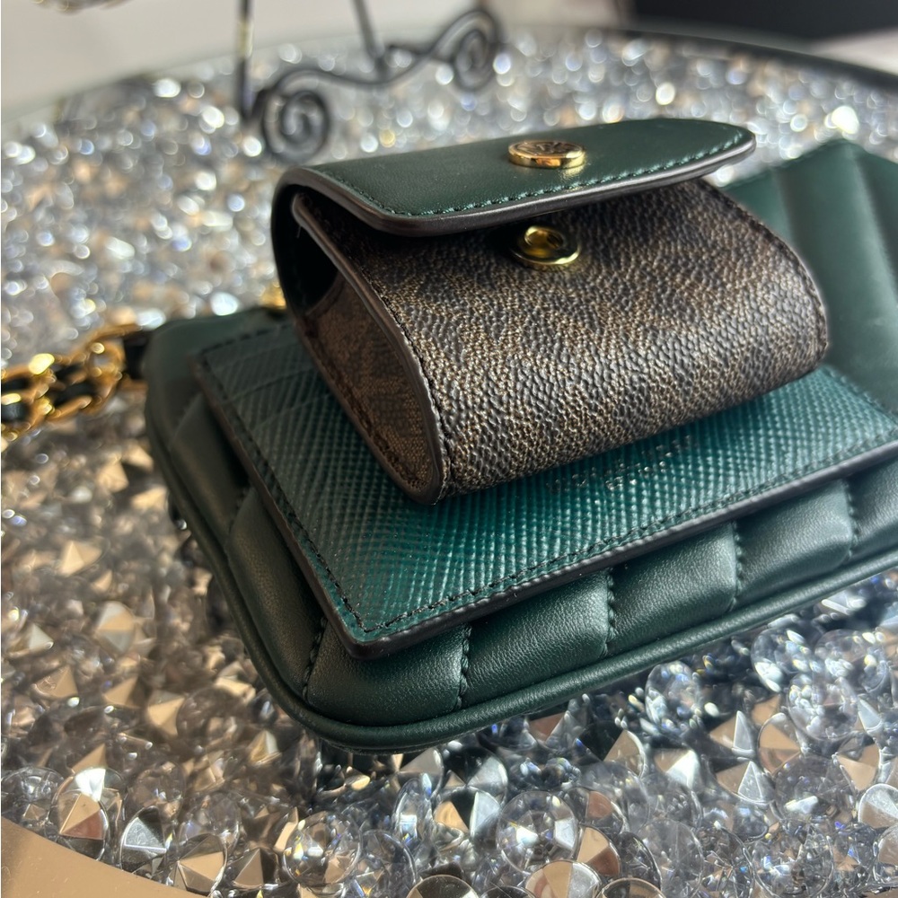 Michael Kors Emerald Green Crossbody with Card holder and AirPod case NWOT - Picture 11 of 12